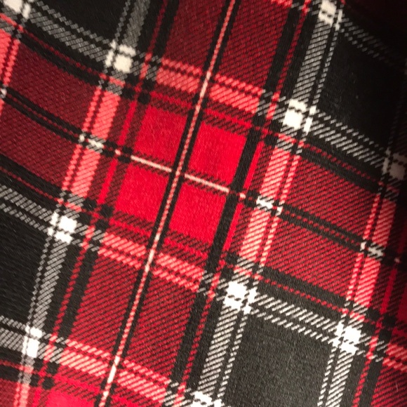 Cute plaid skirt - Picture 2 of 3